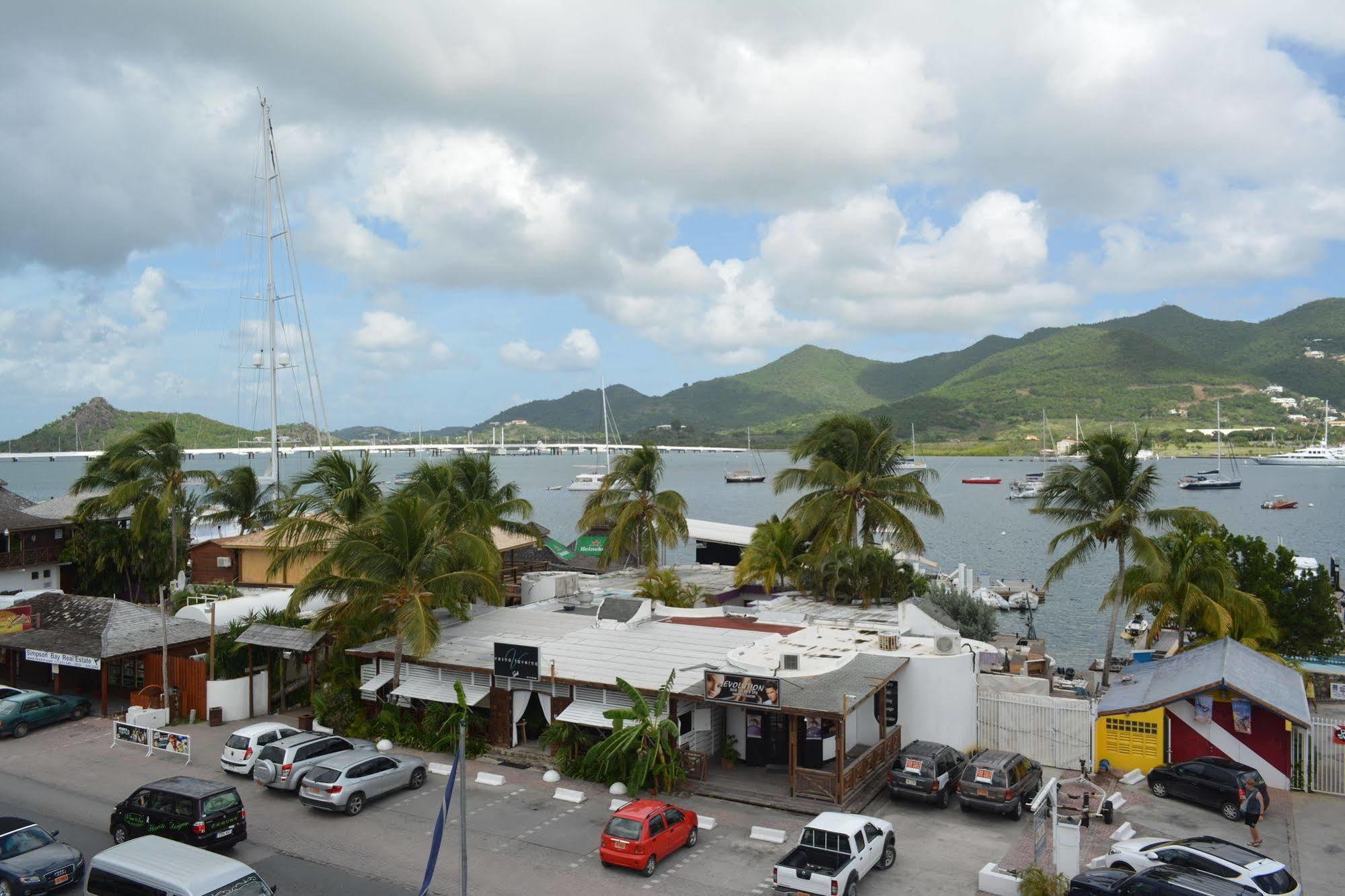 Travel Inn Hotel Simpson Bay Exterior photo